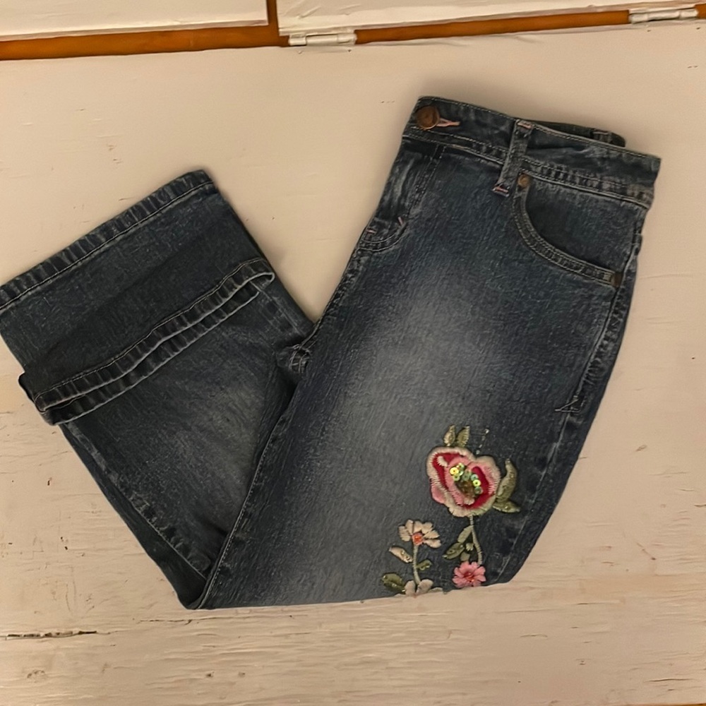 Size 12 Jordache embroidered floral studs 5-pocket medium wash blue denim jeans